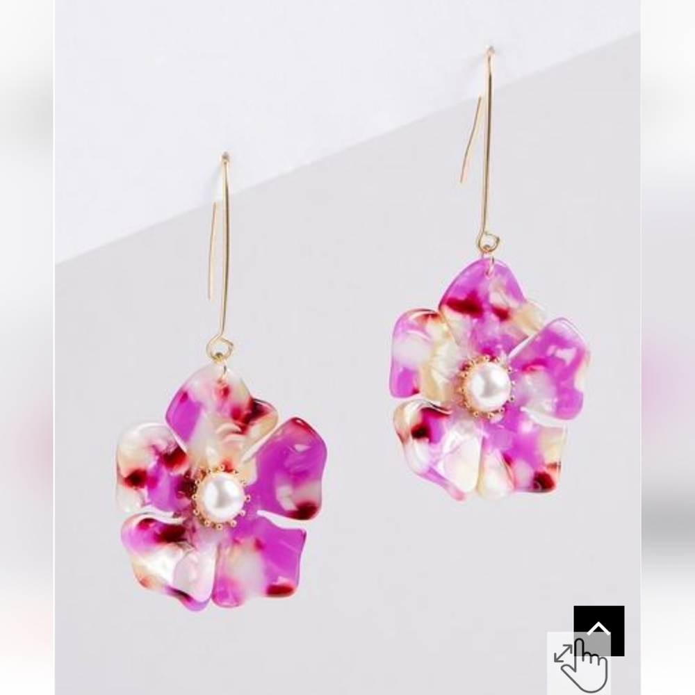 🆕️🌺TORRID PINK FLORAL RESIN DROP EARRINGS🌺